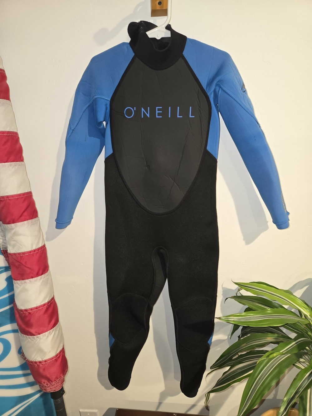 O'Neill Reactor II Black and Blue Neoprene Wetsuit Boys Sz 6
